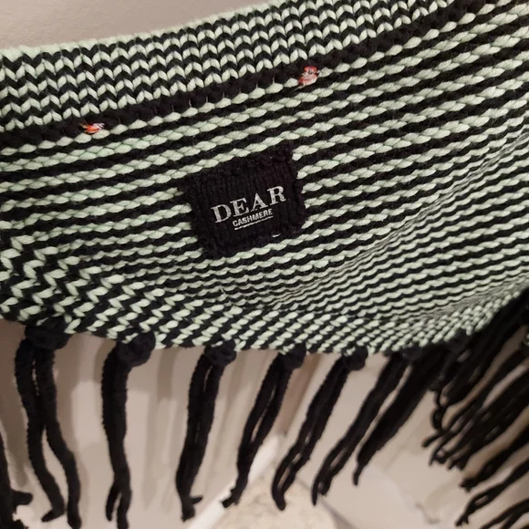 Dear Cashmere | Poncho - Picture 5 of 14